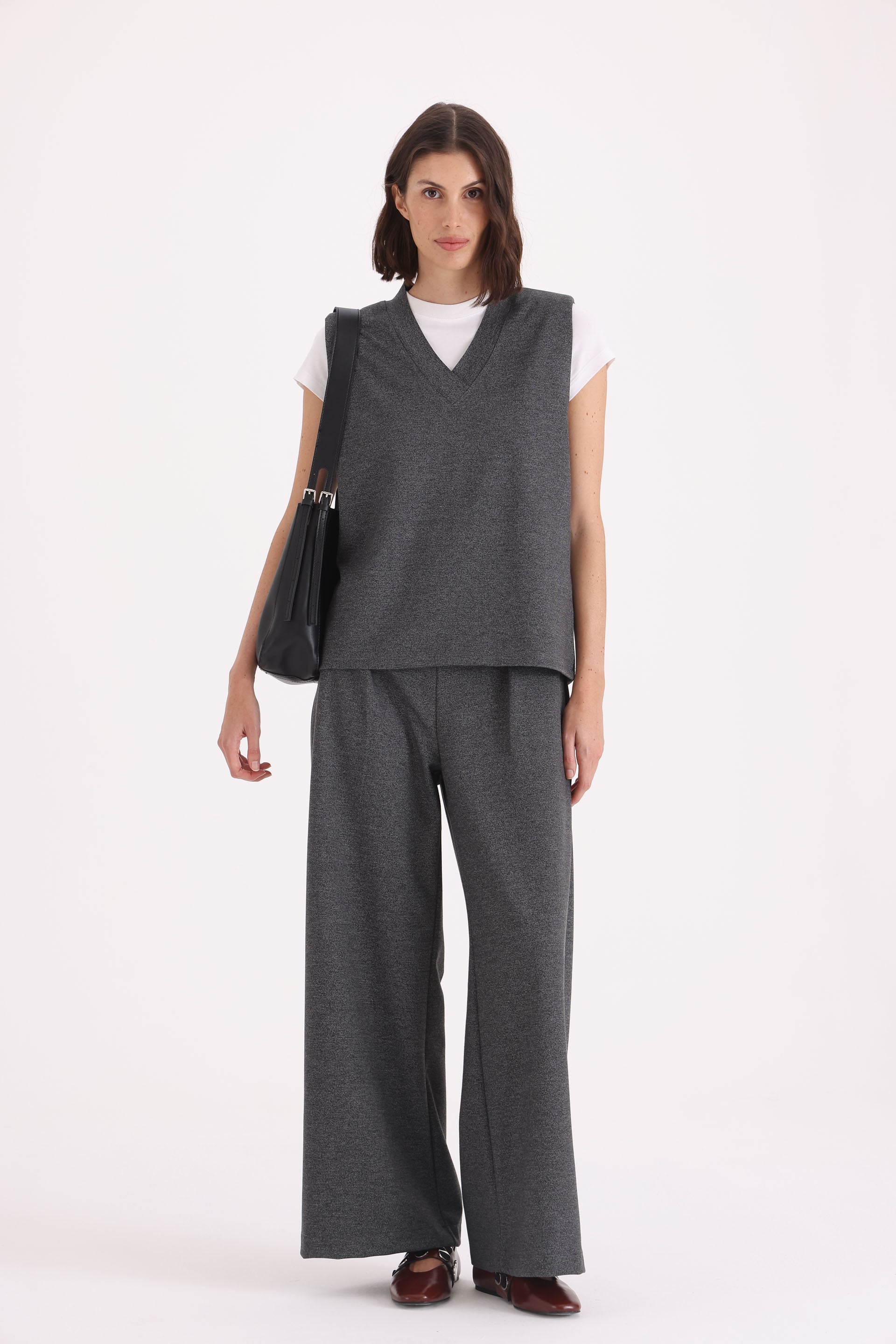 chaleco-tejido-con-hombreras-gris-melange-1400093117