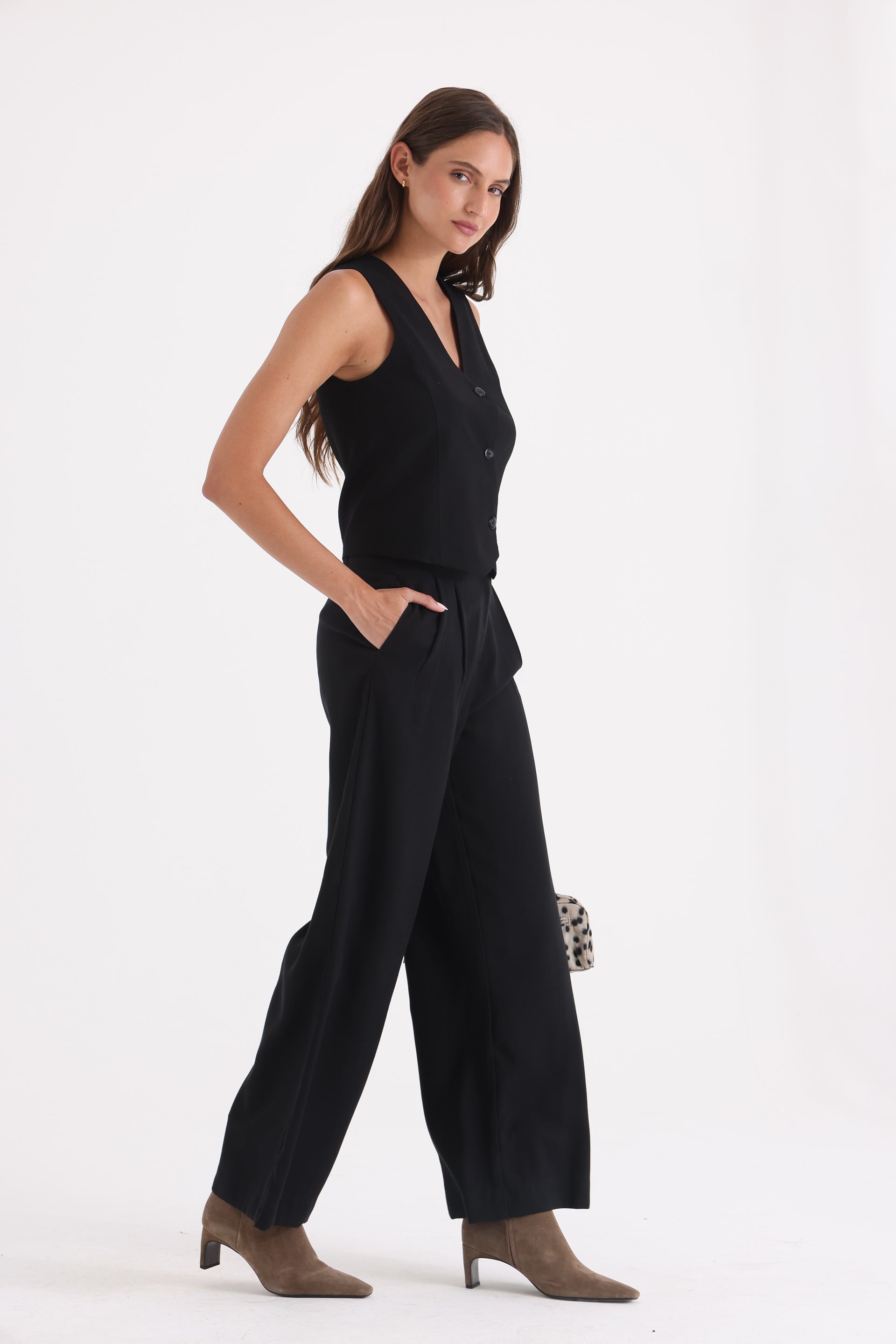 CHALECO-SASTRERO-ENTALLADO-AIME-NEGRO-1400091102