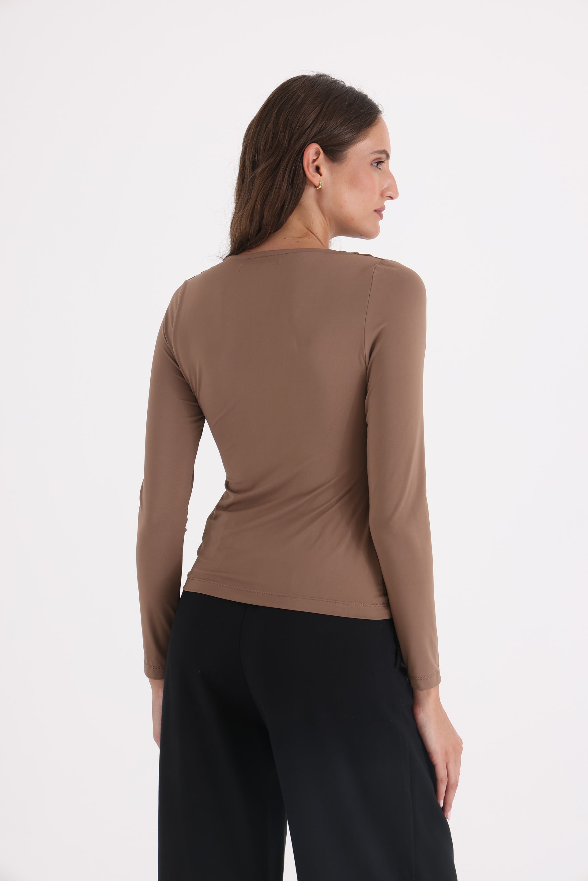 REMERA-MAGA-LARGA-AMARIS-MARRON-2401519110