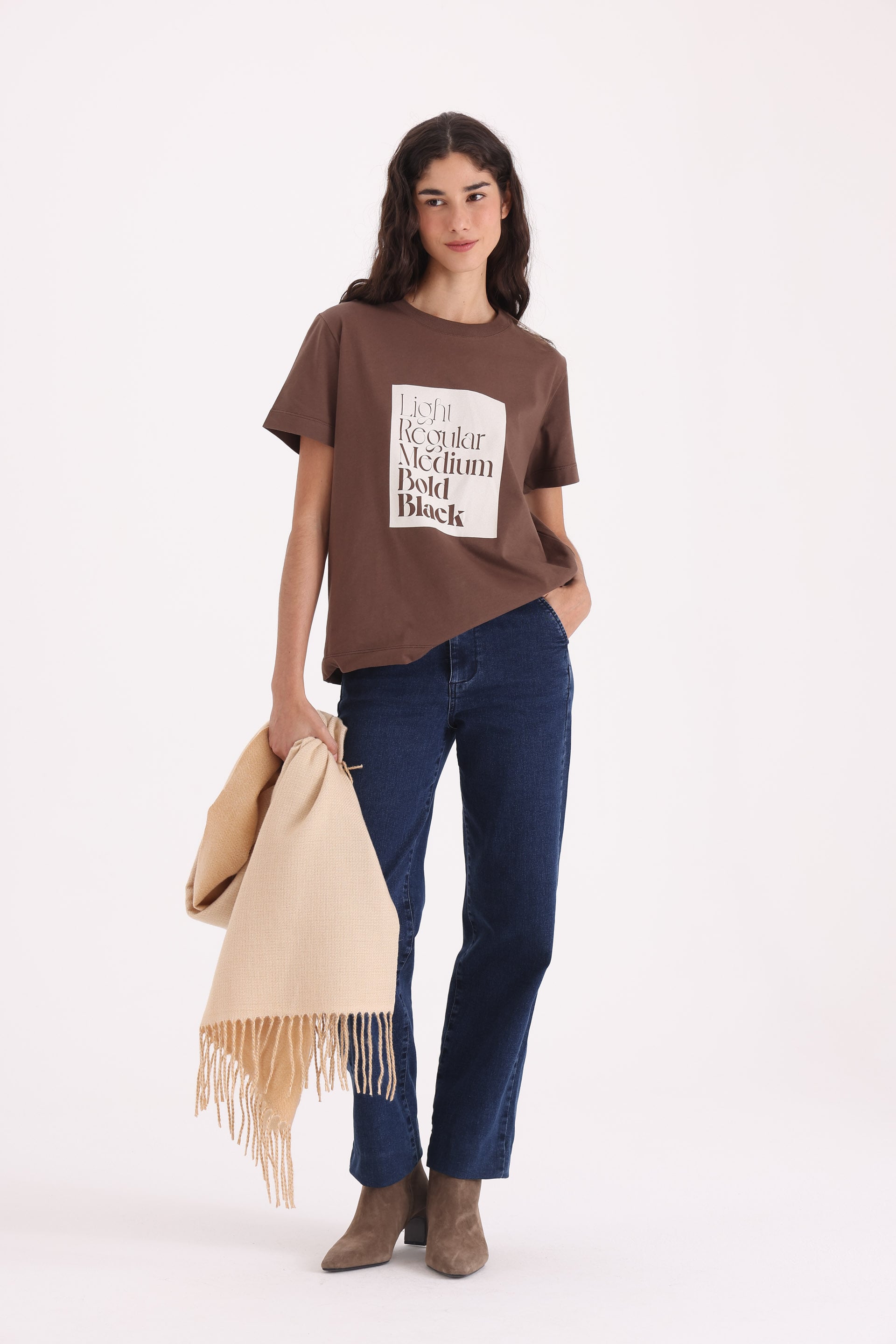 REMERA-ALGODÓN-MC-FONT-CHOCOLATE-24014911CH