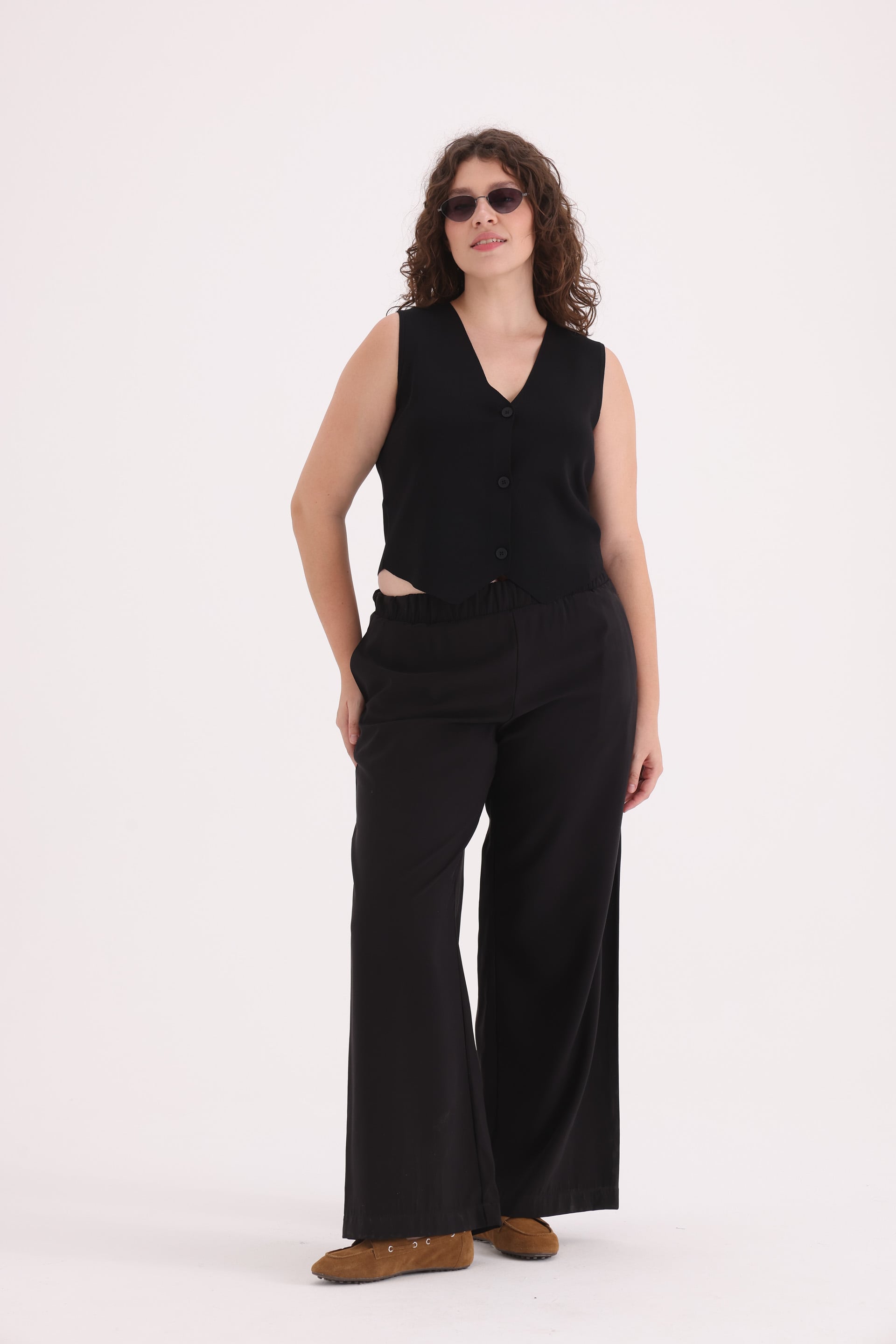 CHALECO-SASTRERO-SARA-NEGRO-0800365102