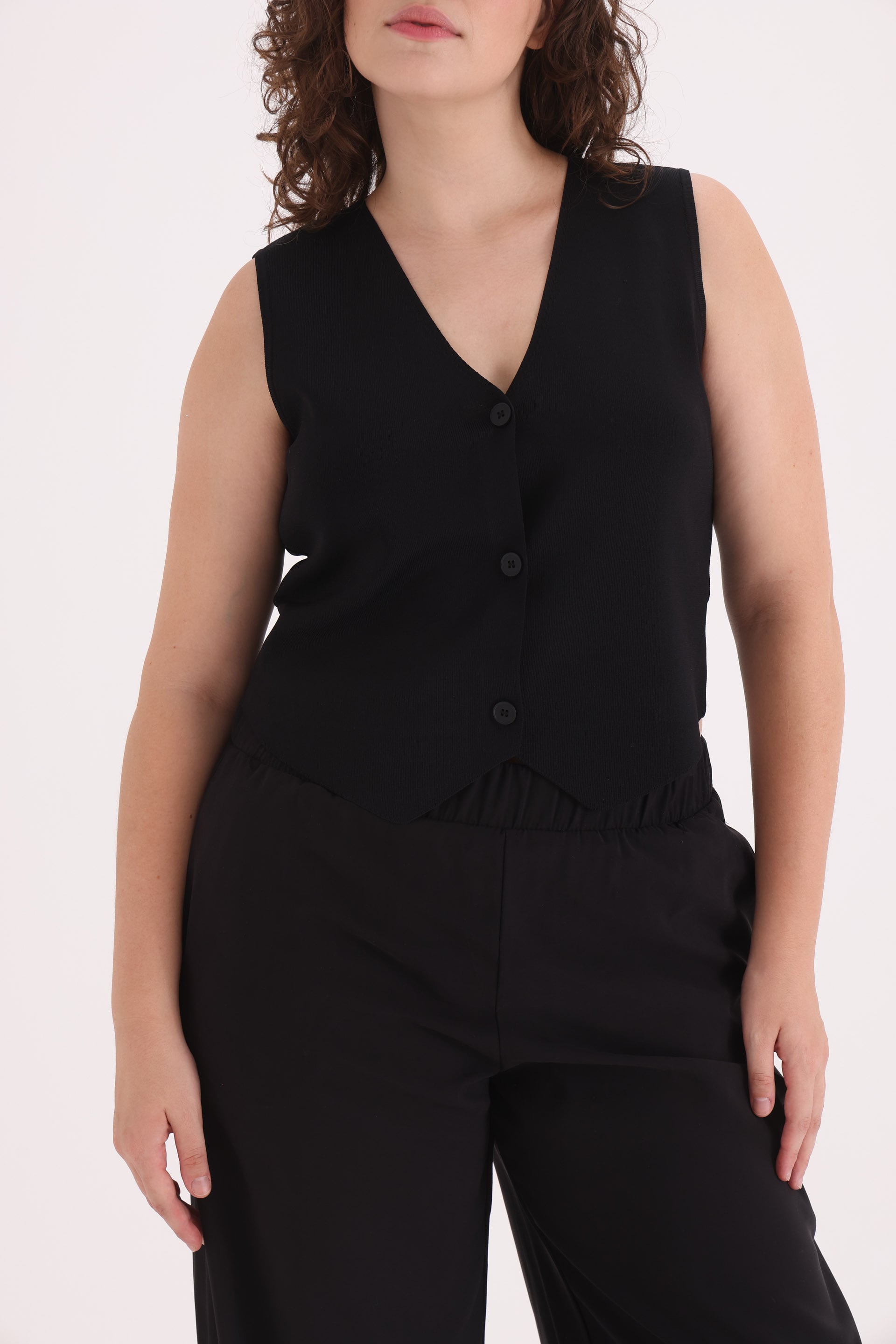 CHALECO-SASTRERO-SARA-NEGRO-0800365102